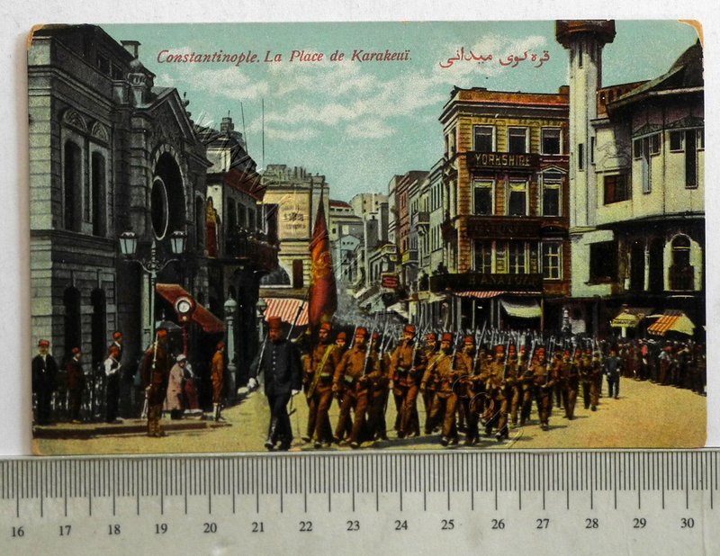 Constantinople La Place Karakeui, Karaköy Askeri tören
